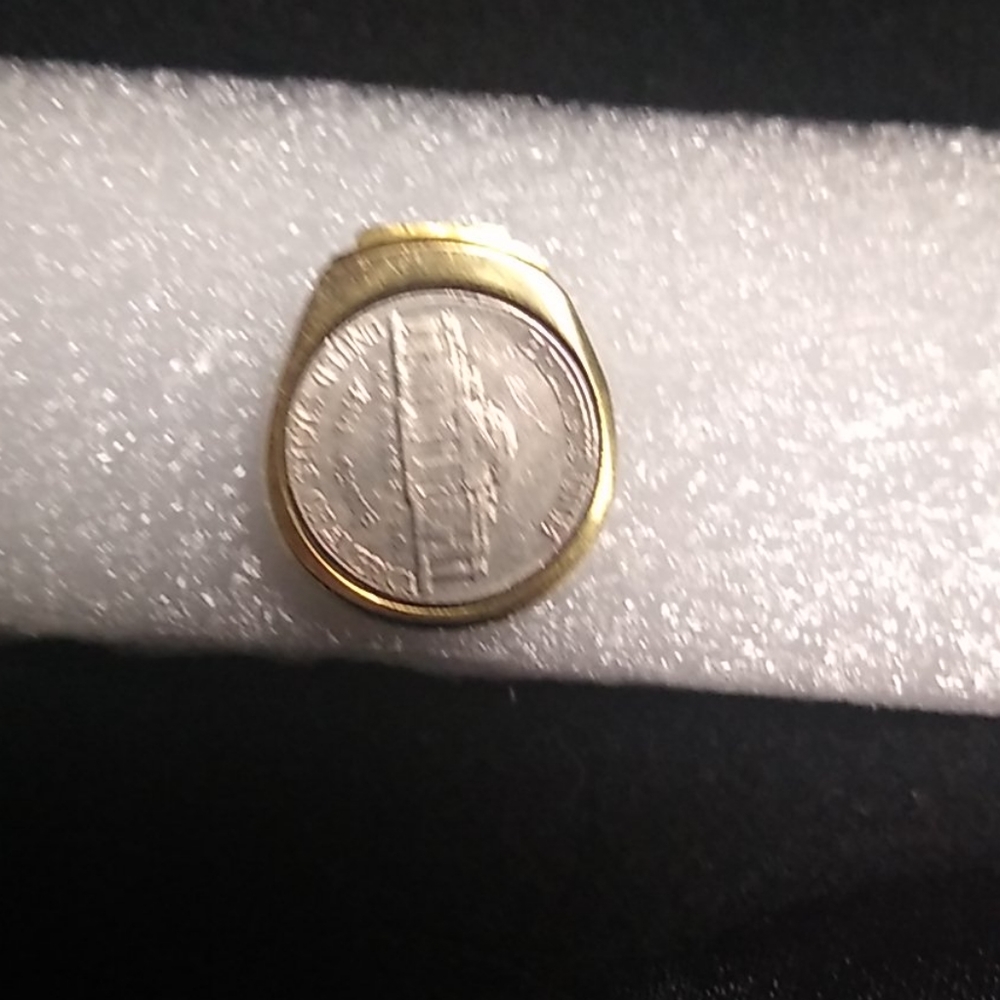 Mens 18k ring. Size as US nickel coin. - Picture 4 of 8